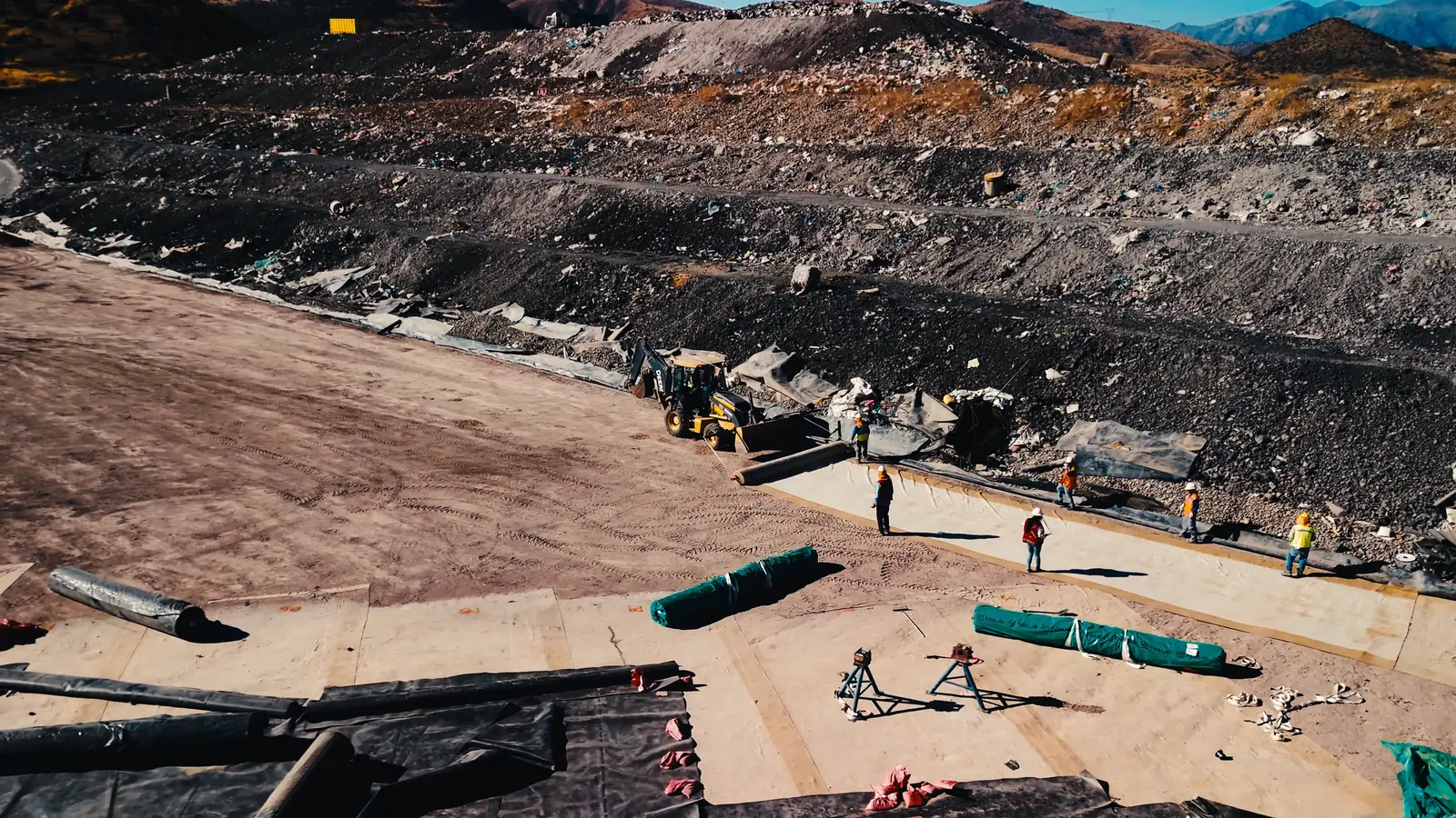 Instalación de geomembranas en terreno